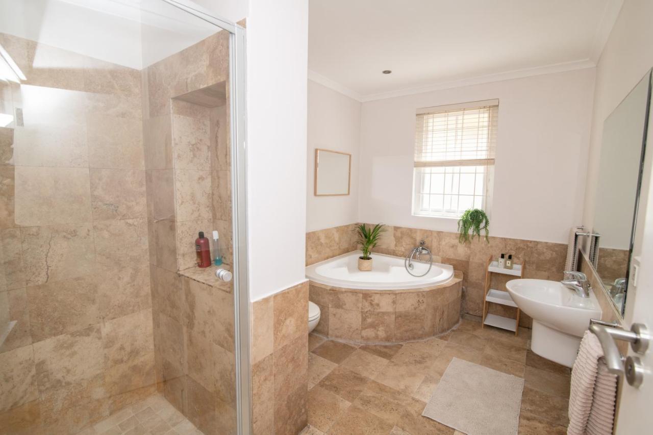 Camps Bay Guest Suite With Private Pool ケープタウン エクステリア 写真